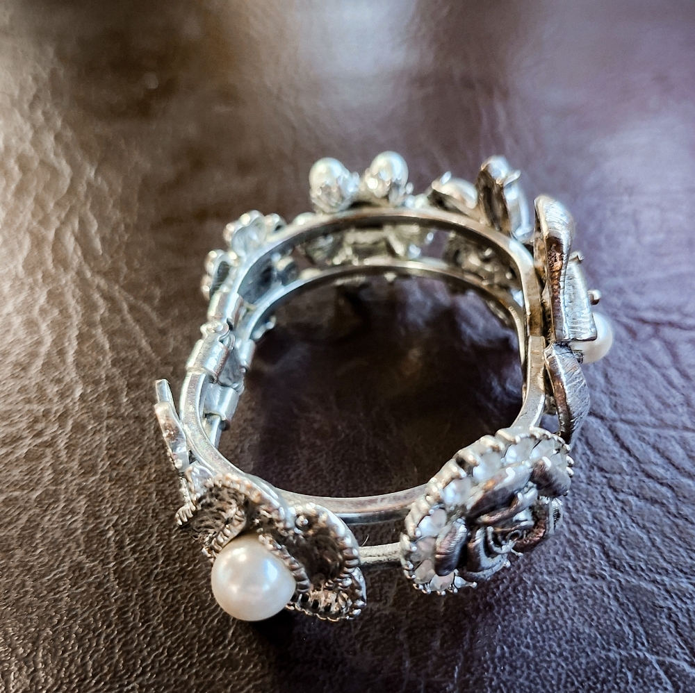 Vintage Style Charm Bracelet Floral Pearl Rhinestone Silver Tone Romantic - Picture 4 of 7